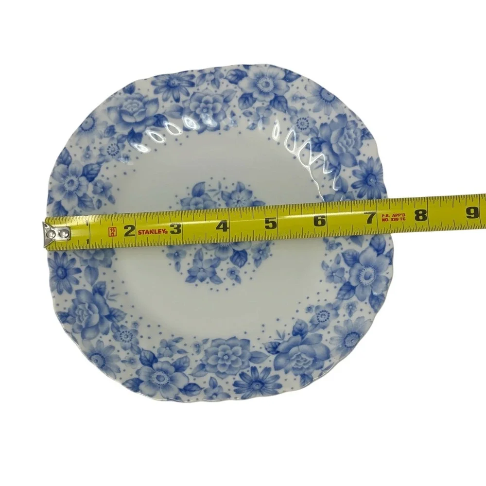 Vintage Japanese Blue White Floral Porcelain 4 Pc Set 2 Plates 2 Bowls